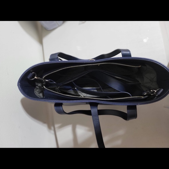 Danilos pocket book brand new no tag. Never used. Navy - Picture 4 of 5